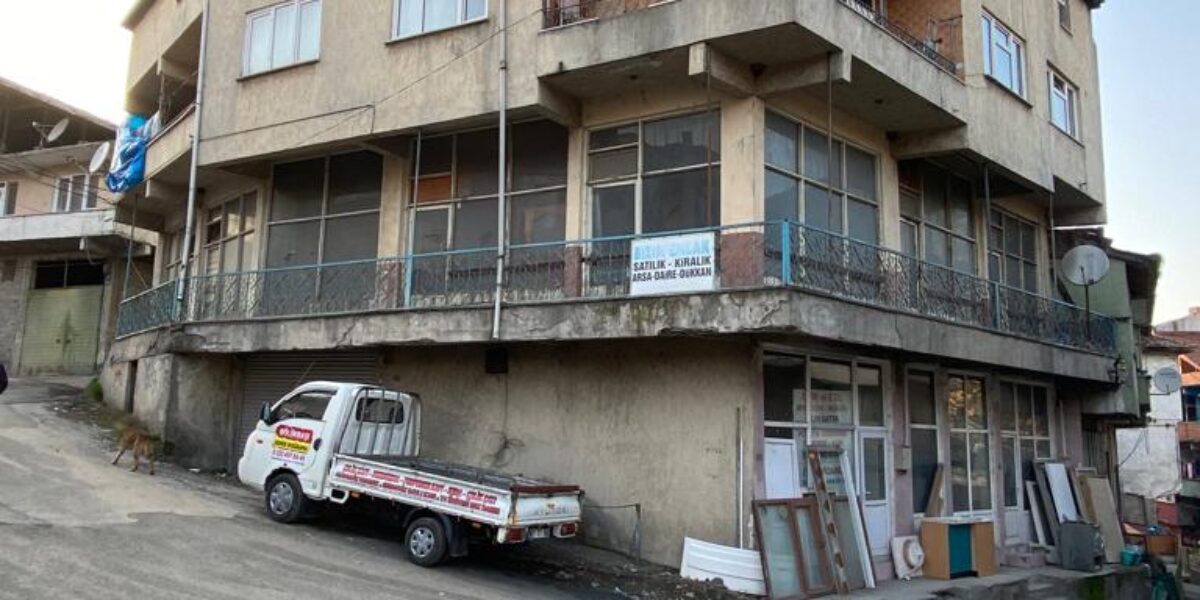 4 DÜKKAN 3 DAİRE KOMPLE SATILIK BİNA ORMANLI CUMA