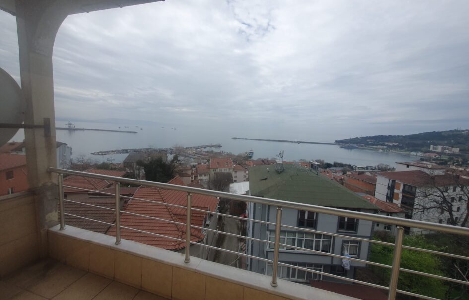 ACİL EMLAK’TAN AKARCA MAHALLESİNDE DENİZ MANZARALI KİRALIK DAİRE