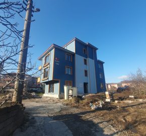 ACİL EMLAKTAN SATILIK UZUN ÇAYIR MAHALLESİNDE 3 KATLI BİNA