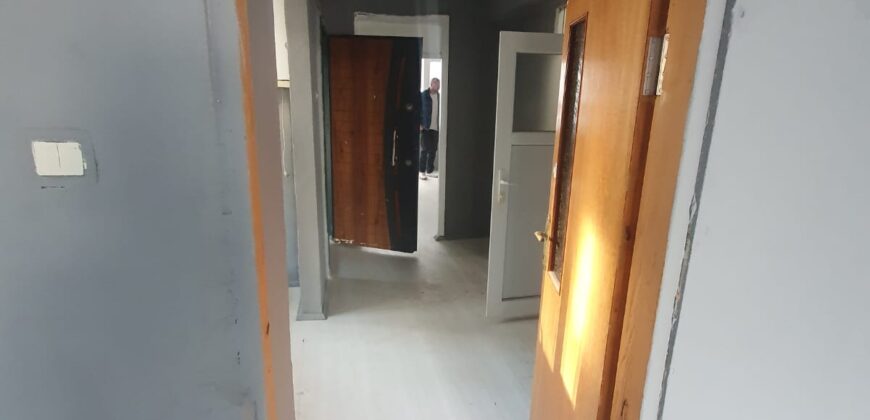 ACİL EMLAKTAN YALI CADDESİNDE 1+1 SATILIK DAİRE