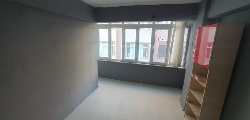 ACİL EMLAKTAN YALI CADDESİNDE 1+1 SATILIK DAİRE