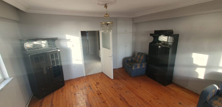 ACİL EMLAKTAN YALI CADDESİNDE   1+1 SATILIK DAİRE