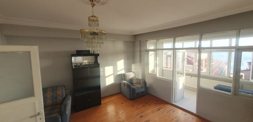 ACİL EMLAKTAN YALI CADDESİNDE   1+1 SATILIK DAİRE