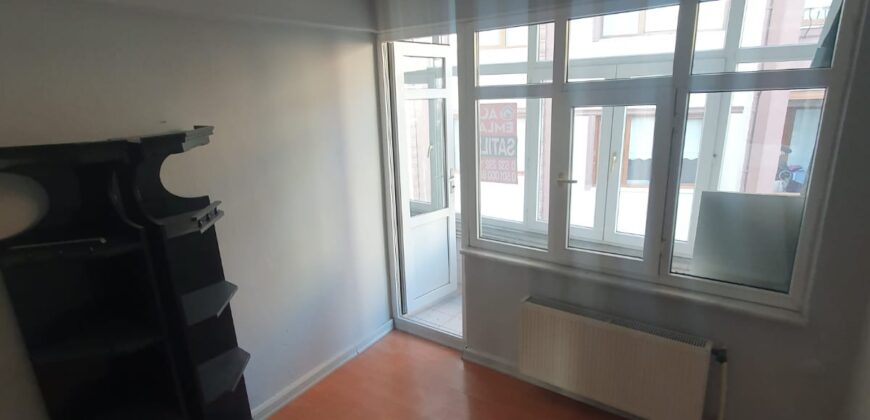 ACİL EMLAKTAN YALI CADDESİNDE   1+1 SATILIK DAİRE