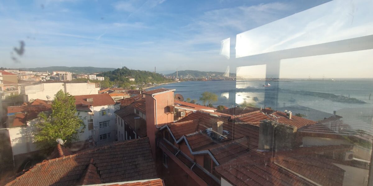 ACİL EMLAKTAN YALI CADDESİNDE 1+0 SATILIK DAİRE