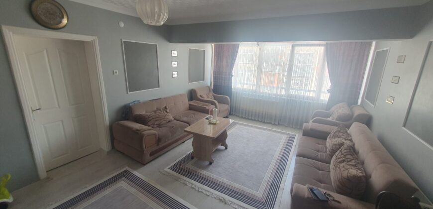 ACİL EMLAK’TAN İSTANBUL YOL AYRIMINDA SATILIK DAİRE
