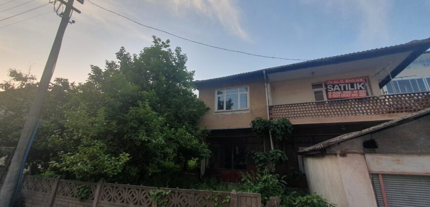 ACİL EMLAKTAN YEŞİLTEPE TAPU MÜDÜRLÜĞÜ KARŞISINDA BAHÇELİ MÜSTAKİL EV