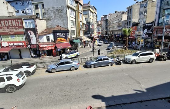 ACİL EMLAK’TAN MERKEZDE İŞLEK LOKASYONDA KİRALIK OFİS